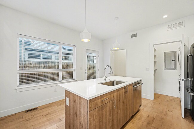 Building Photo - 232 Inca St