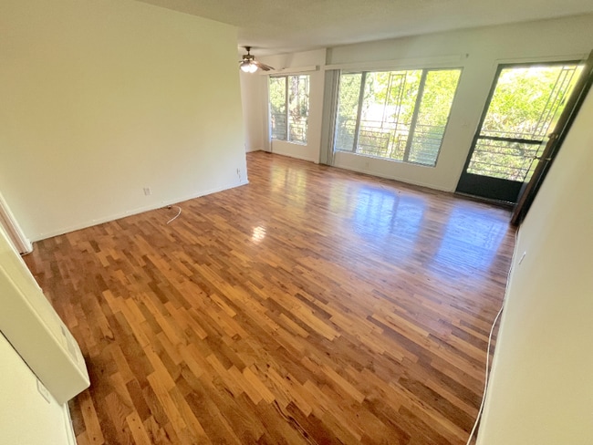 Building Photo - 807 3rd St