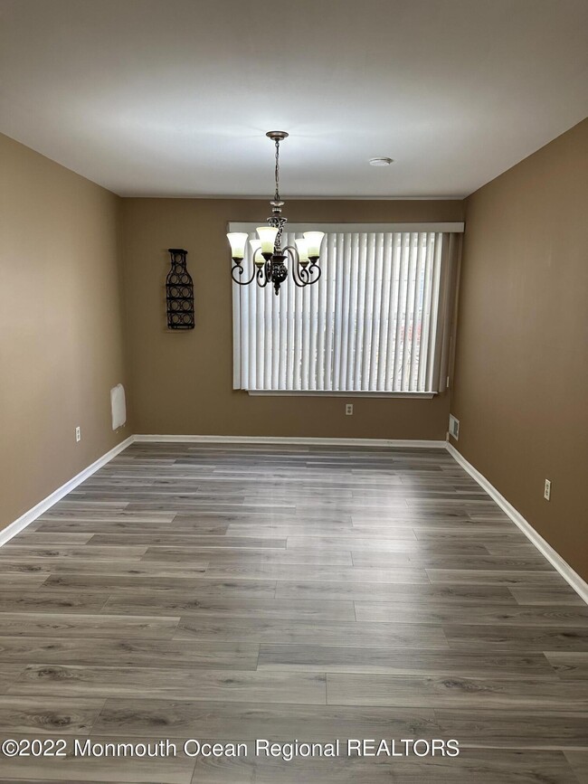 Building Photo - 885 Crimson Ct