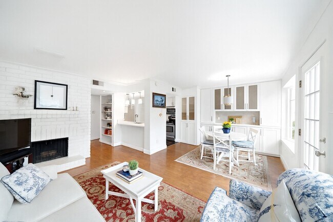 Foto del edificio - 8944 Chatsworth Dr