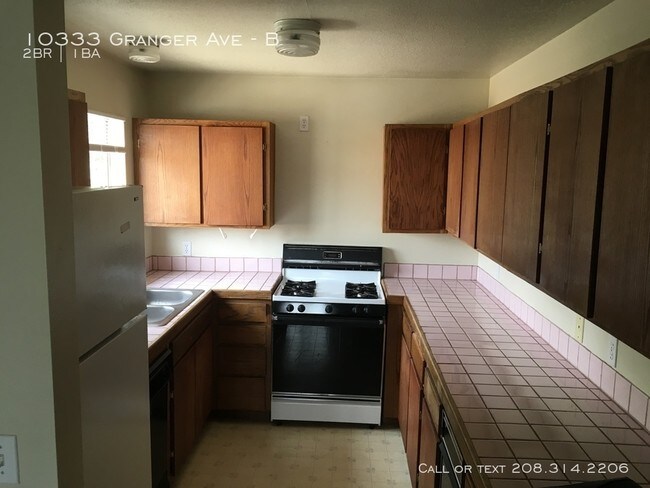 Building Photo - 10333 W Granger Ave