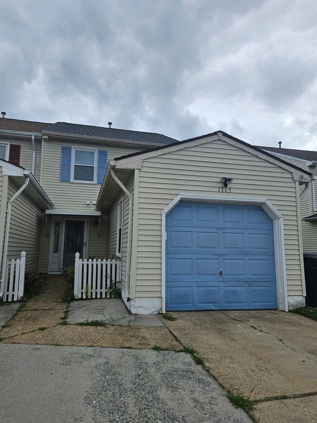 Building Photo - 1315 Hafford Rd
