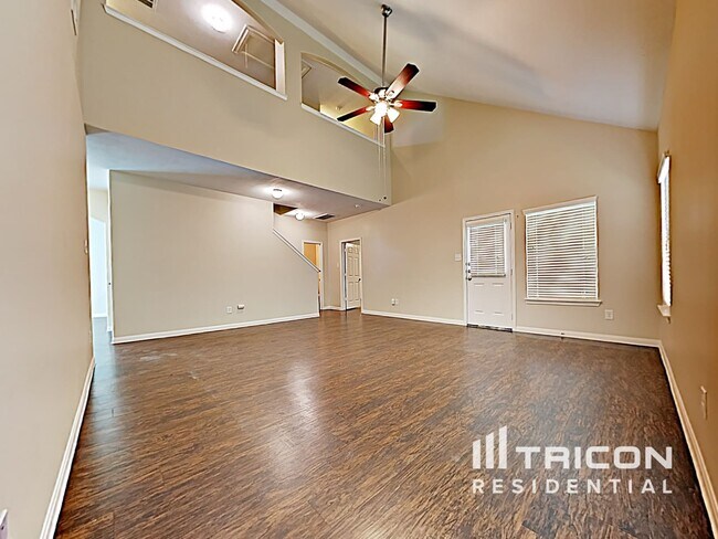 Foto del edificio - 21439 Palma Grove Way