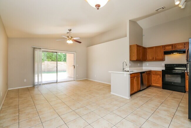 Foto del edificio - 131 S Bedford Dr