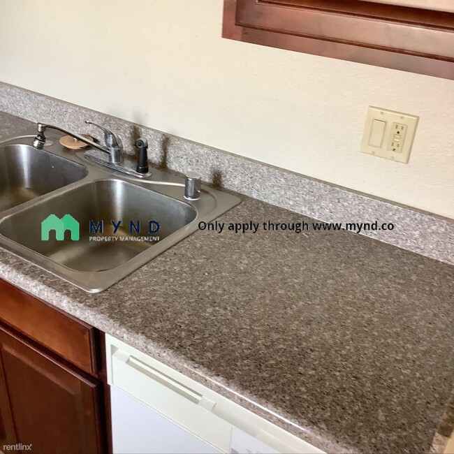 Foto del edificio - 5206 River Glen Dr