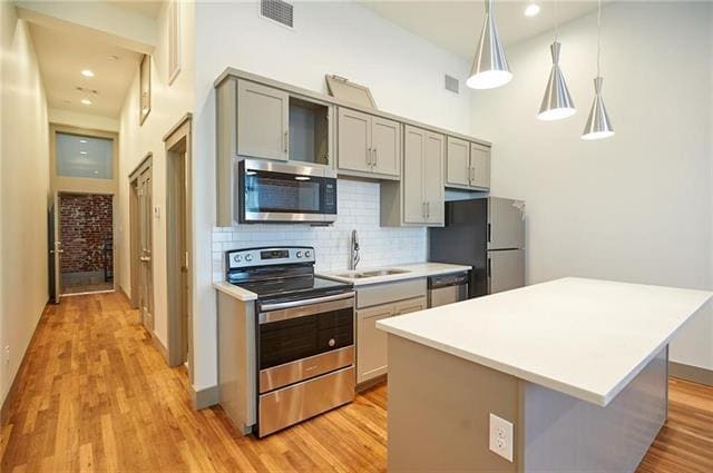 Primary Photo - 200 W Brown St