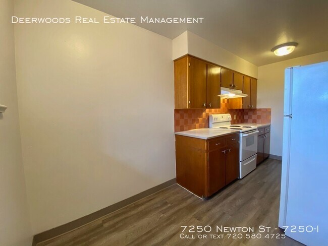 Foto del edificio - 7250 Newton St