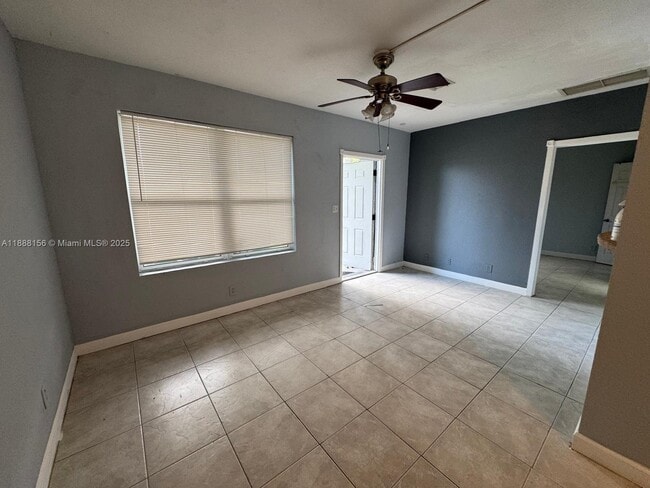 Foto del edificio - 630 NE 15th Ct