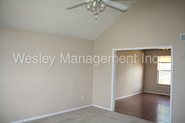 Building Photo - 530 Hithergreen Dr
