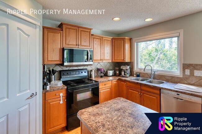Building Photo - Modern 3 Beds, 2.5 Baths | Available 09/01...