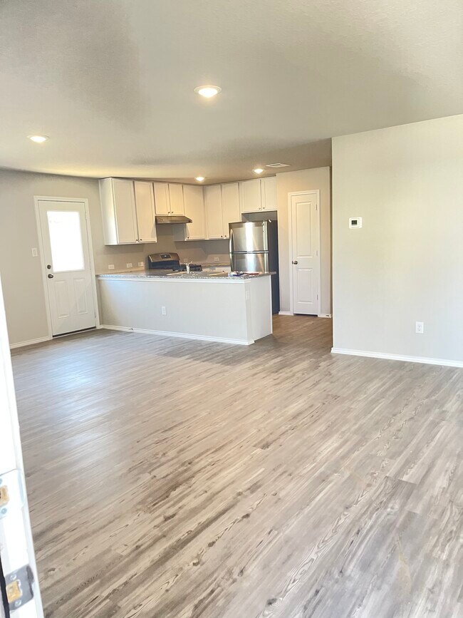 Dinning, family and kitchen (great) room - 10538 Varmus Dr