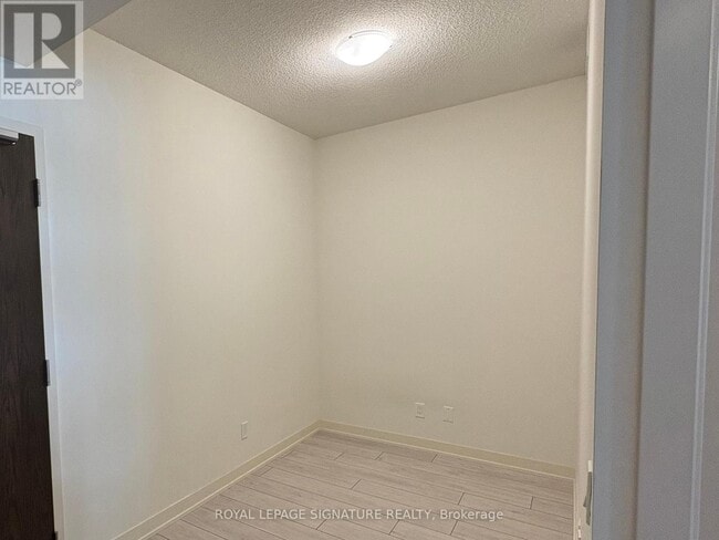 Photo du bâtiment - 4955-4955 Yonge St
