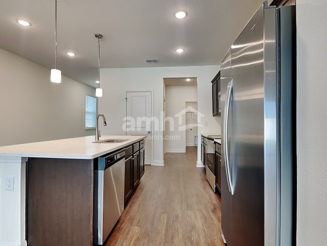 Building Photo - 551 Onate Cir