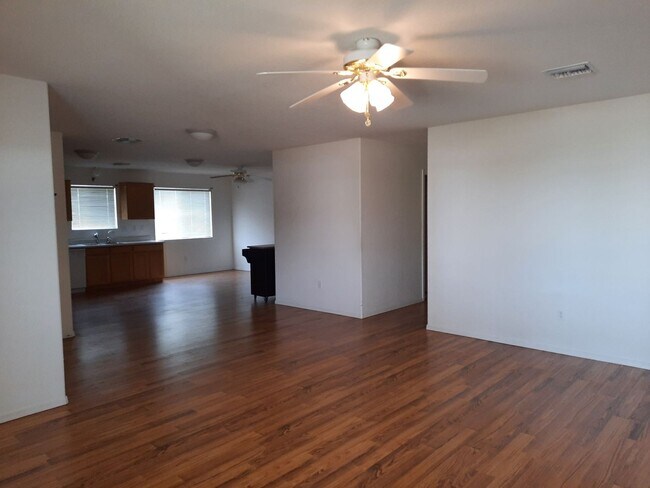 Foto del edificio - 3 Bedroom House in Bullhead City