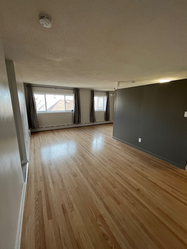 Building Photo - 291 Machray Ave