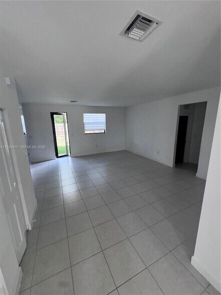 Foto del edificio - 157 NE 27th Terrace