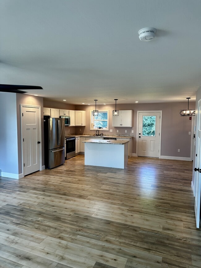 Building Photo - 46 Firefly Ln