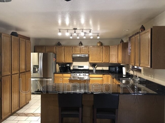 Building Photo - 2589 N Oakmont Dr