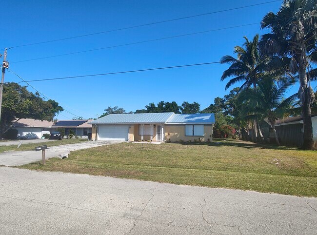 Building Photo - 253 SE Verada Ave