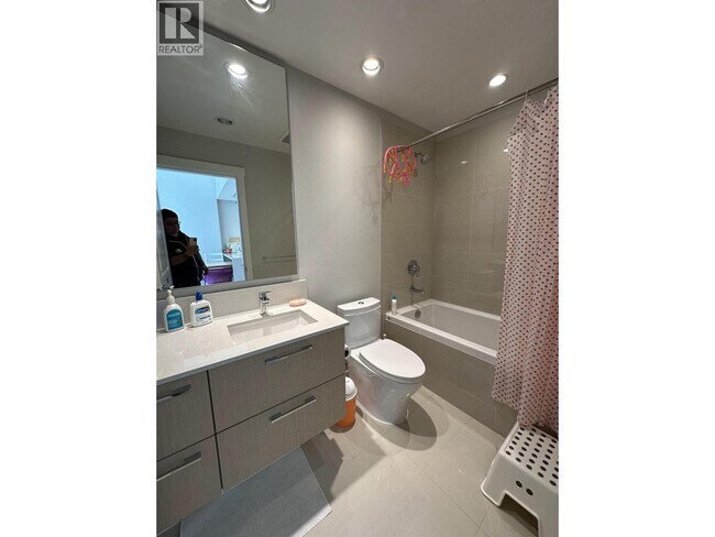 Building Photo - 5687 Gray Ave