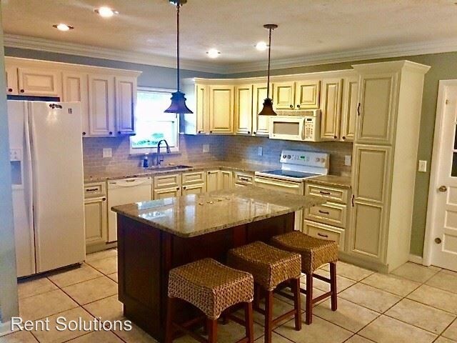 Foto del edificio - 3 br, 2 bath House - 7810 N Saint Vincent St