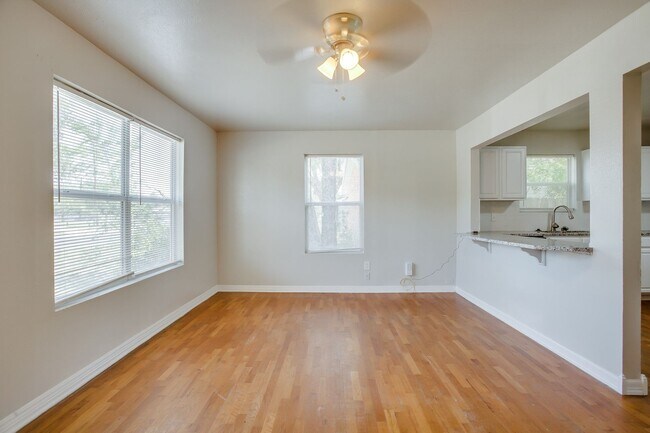 Building Photo - Pre-leasing for July!