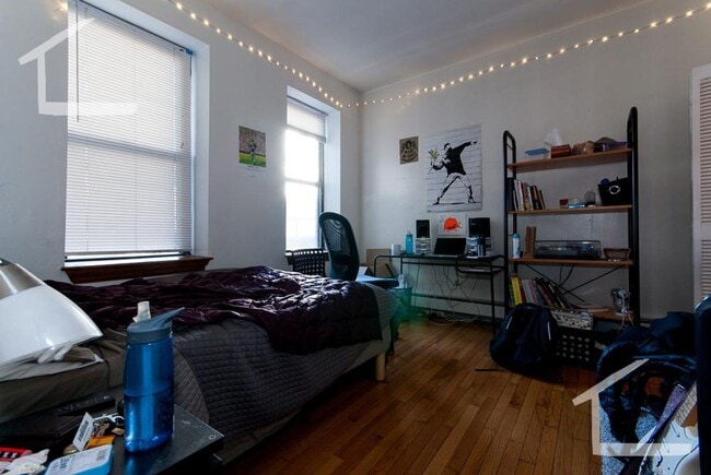 Building Photo - 3-bed BU Allston on Comm Ave