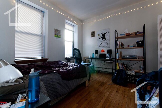 Building Photo - Prime Allston Location, Heat, Hot Water In...