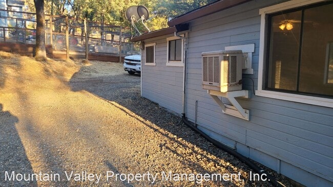 Building Photo - Studio, 1 bath House - 16791 Duggans Road