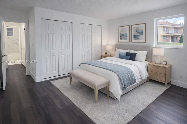 Building Photo - 638 NE 166th St