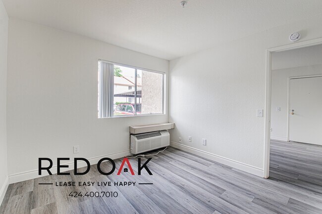 Foto del edificio - 245 E First St-1077