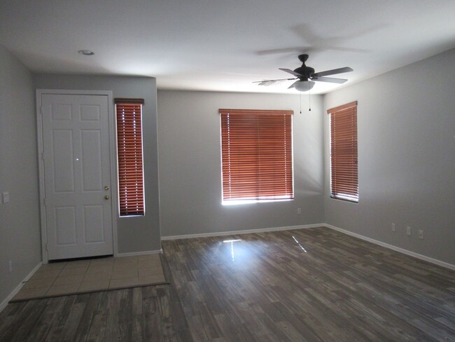 Building Photo - Spacious  Home in Avondale!