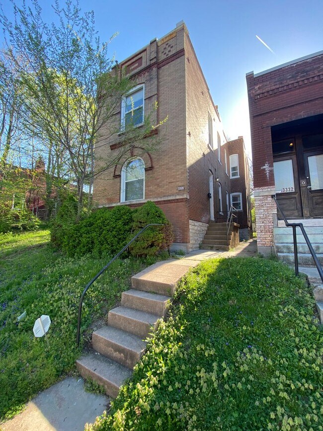 Building Photo - Get it while it lasts! Spacious 4 Bedroom ...