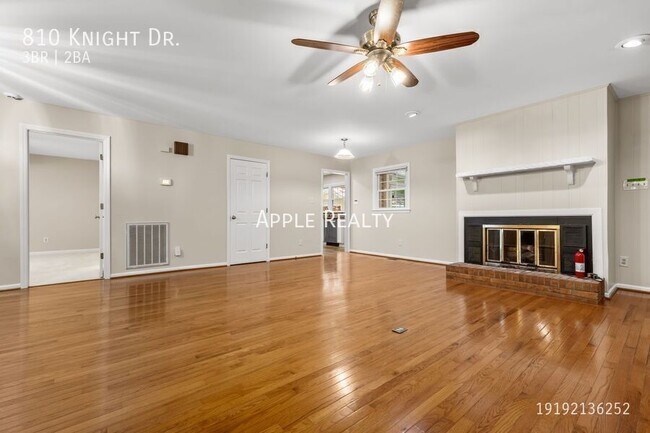Foto del edificio - 810 Knight Dr
