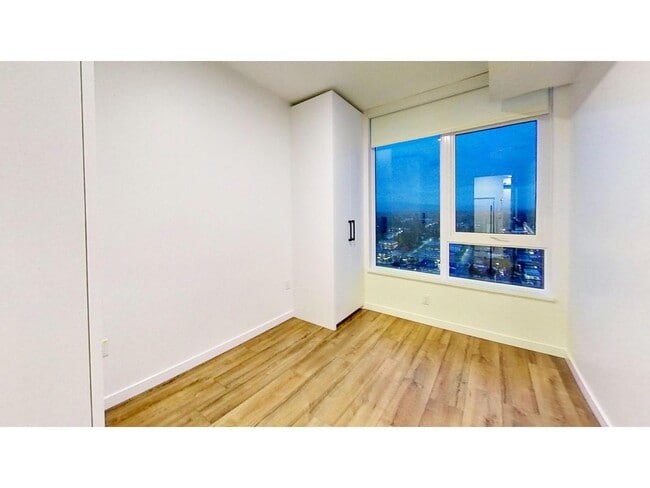 Building Photo - 10448 University Dr