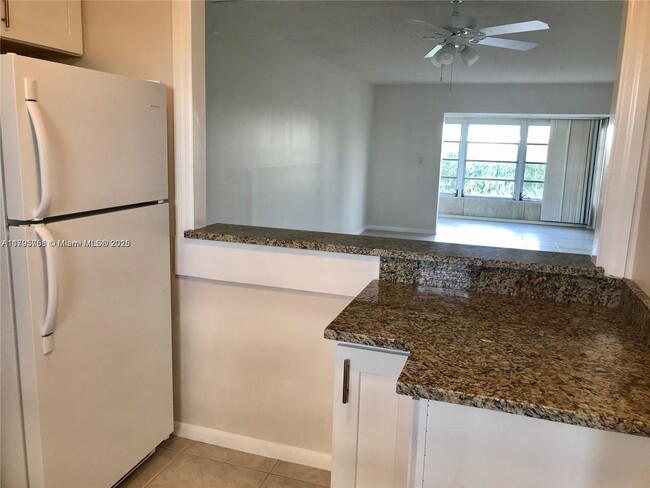 Foto del edificio - 9273 SW 8th St