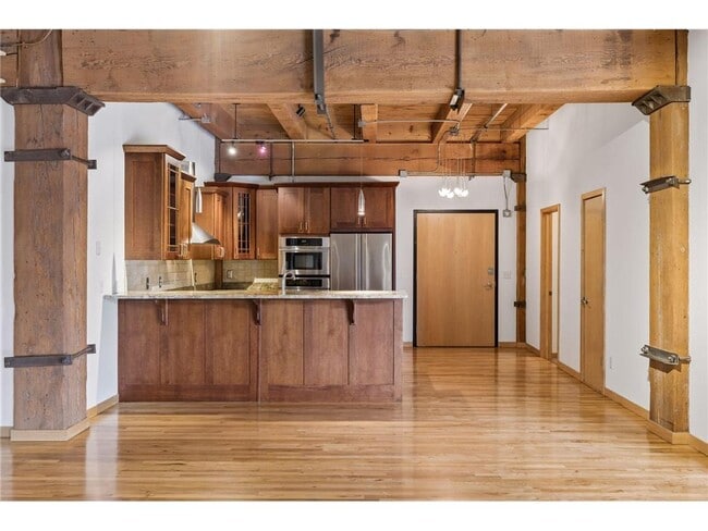 Building Photo - 607 Washington Ave S