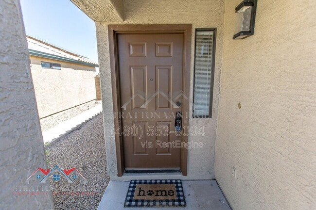 Building Photo - 2105 E Donald Dr