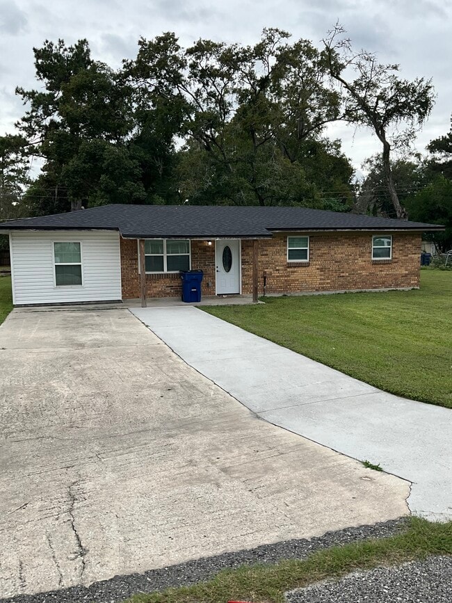 Foto del edificio - 512 Quail Ln