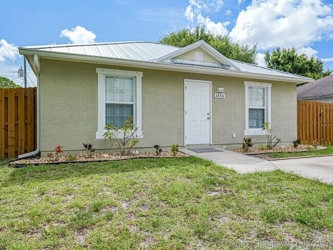 Building Photo - 1456 25th Ct SW