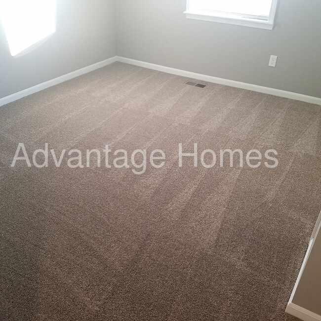 Wood Look Floors 2 Living Rooms Fenced Yard Townhouse For Rent