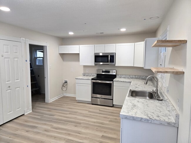 Building Photo - 3912 Riverside Cir