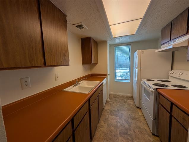 Building Photo - 7431 Holly Hill Dr