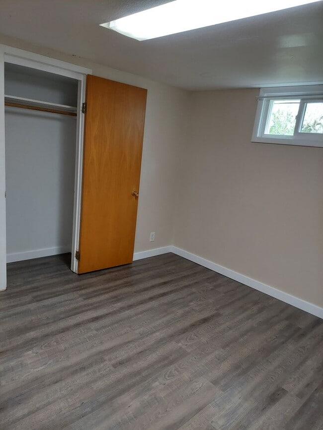 Building Photo - 815 Avenue C