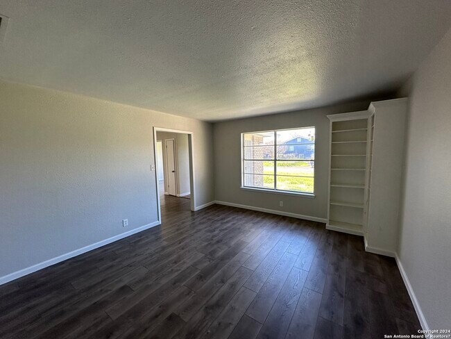 Foto del edificio - 5522 Grand Lake Dr