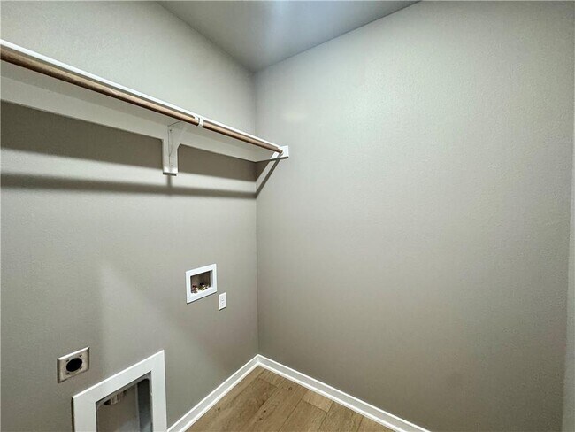 Building Photo - 5900 SW Desert Ave