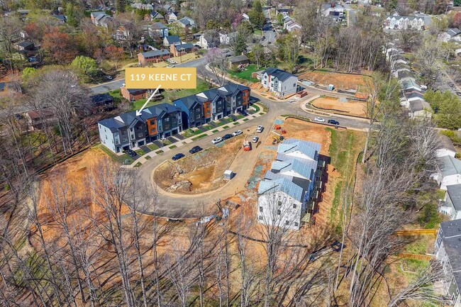 Foto del edificio - Brand-New Fry's Spring Townhome Near 5th St Station, Downtown, & UVA