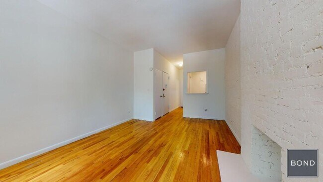 Foto del edificio - 348 E 87th St