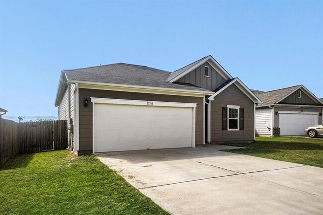 Foto del edificio - 13705 Sherri Berry Wy