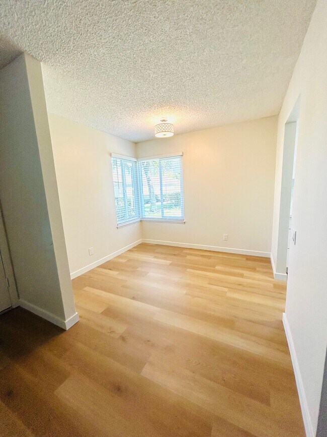 Foto del edificio - 4910 Lowry Rd